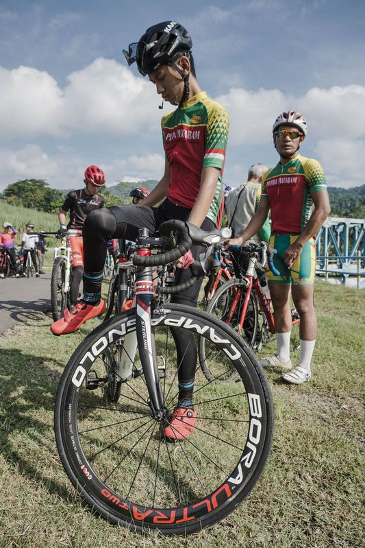 Exploring the Benefits of Cycling: 5 Reasons to Get on Your Bike