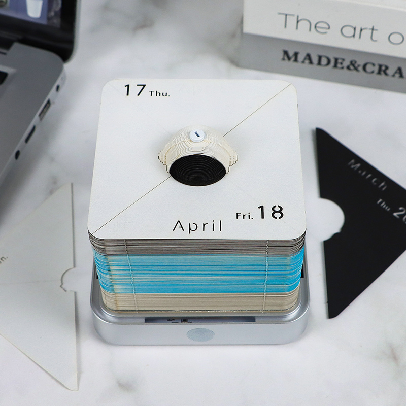 TimePiece® Calendar 3D - Astronaut