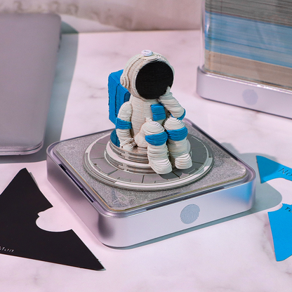TimePiece® Calendar 3D - Astronaut