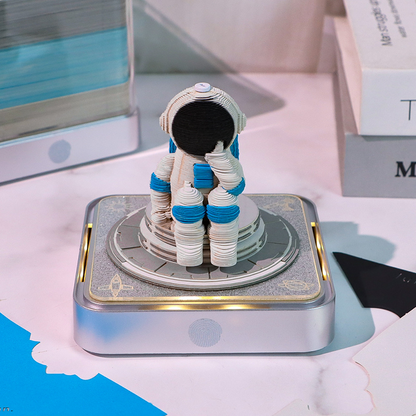 TimePiece® Calendar 3D - Astronaut