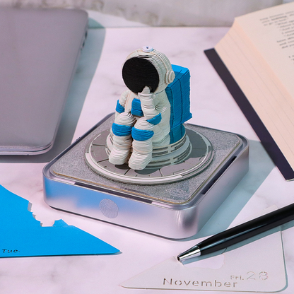 TimePiece® Calendar 3D - Astronaut